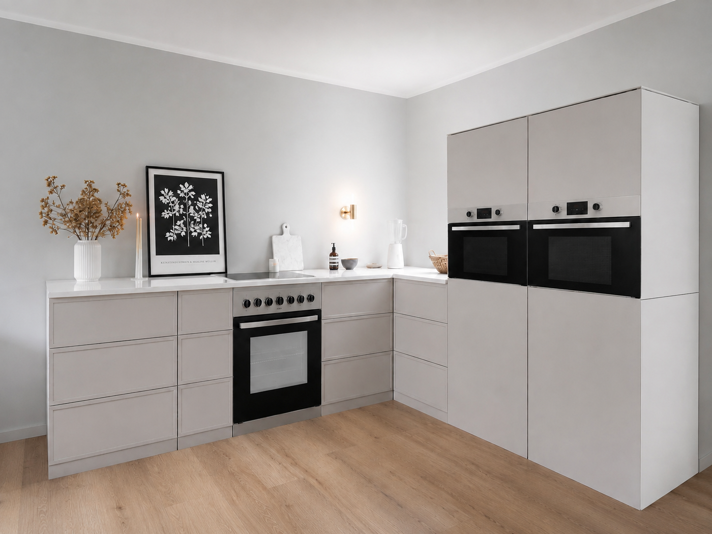 Pappküche 270 × 240 cm mit zwei Hochschränken in Beige für Home Staging