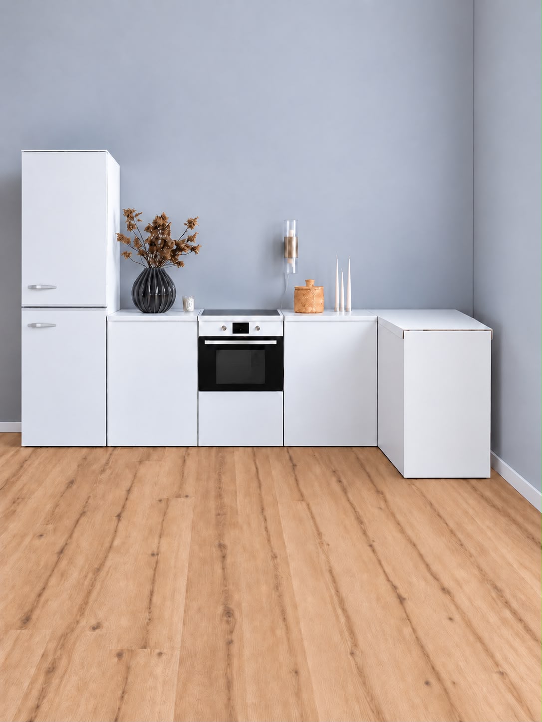 Cuisine d’angle ESSENTIAL blanche en carton 300 × 120 cm avec réfrigérateur factice